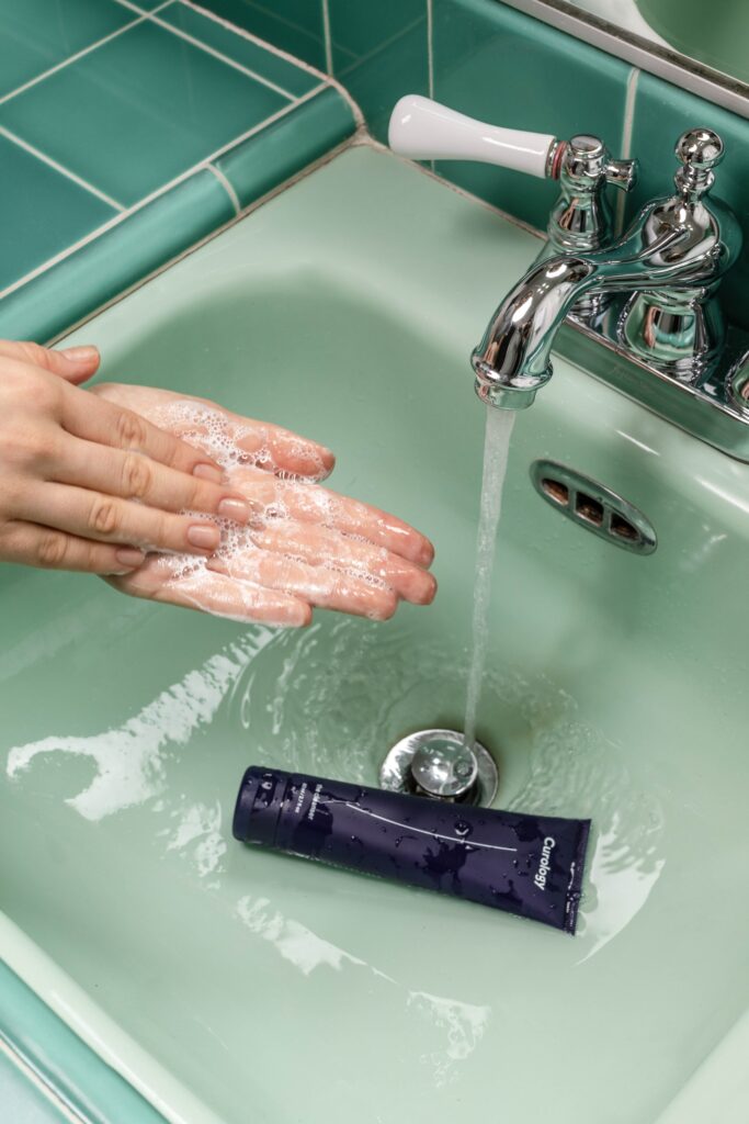 men hygiene washing hands